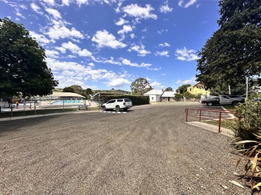 Carpark Braidwood pool